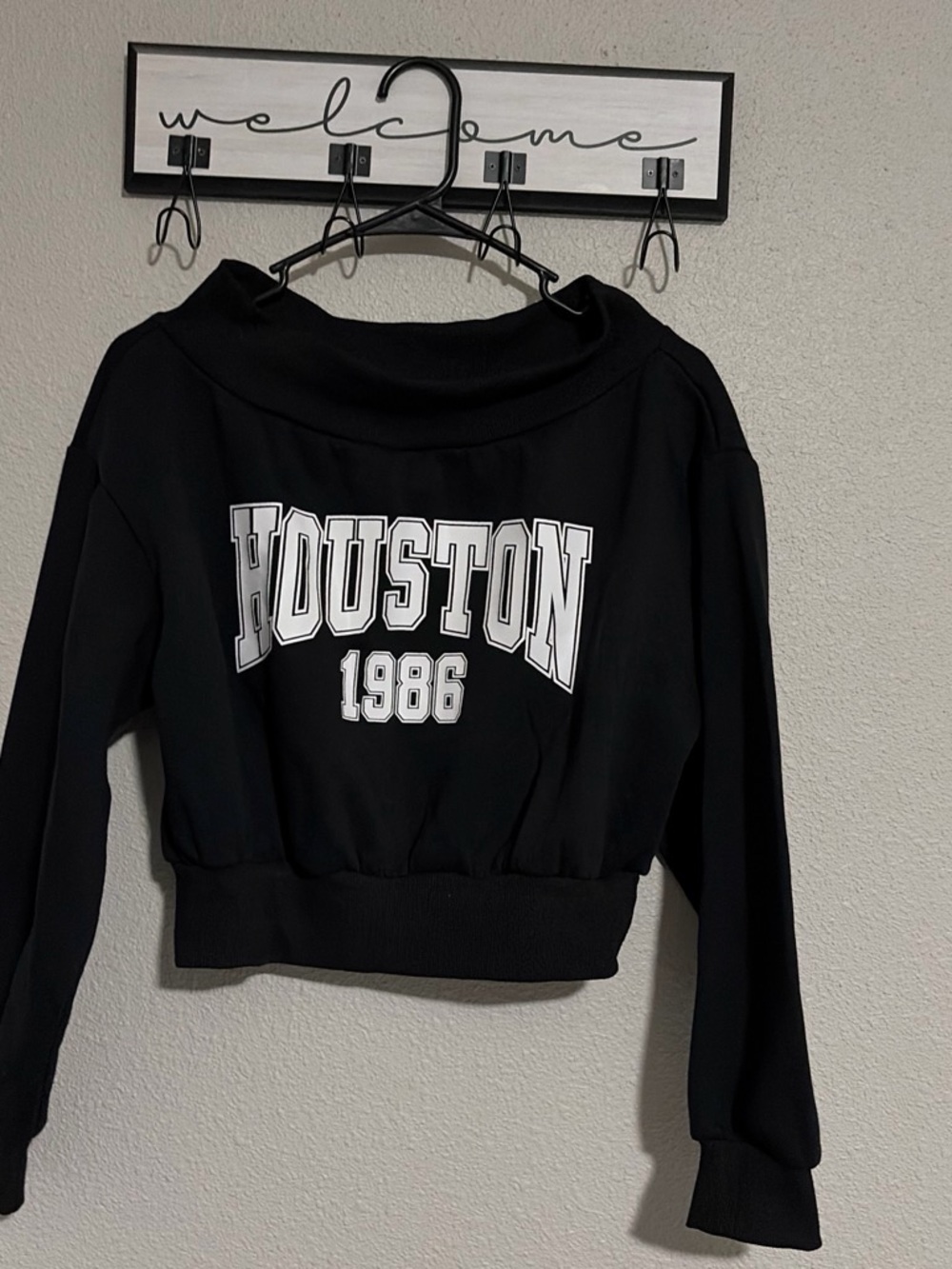 SHEIN Black Cowl Neck Cropped Sweatshirt with White 'HOUSTON 1986' Print